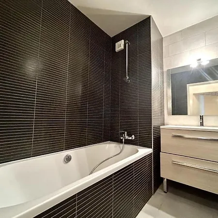 La Chapelle, Renove Dans Ancienne Chapelle Avec Parking ! Apartment *